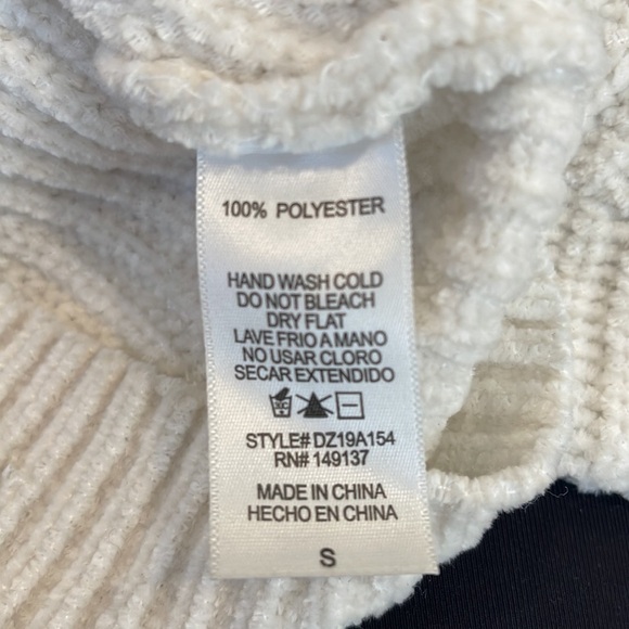 Double Zero V-Neck Cozy Sweater - Picture 4 of 4